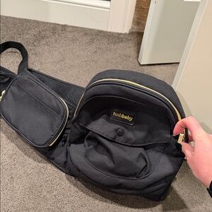 NWOT Tushbaby Black and Gold Kids Belt Bag
